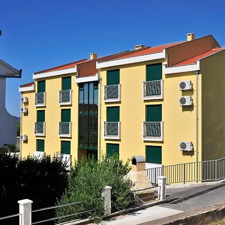 Marine Apartment *